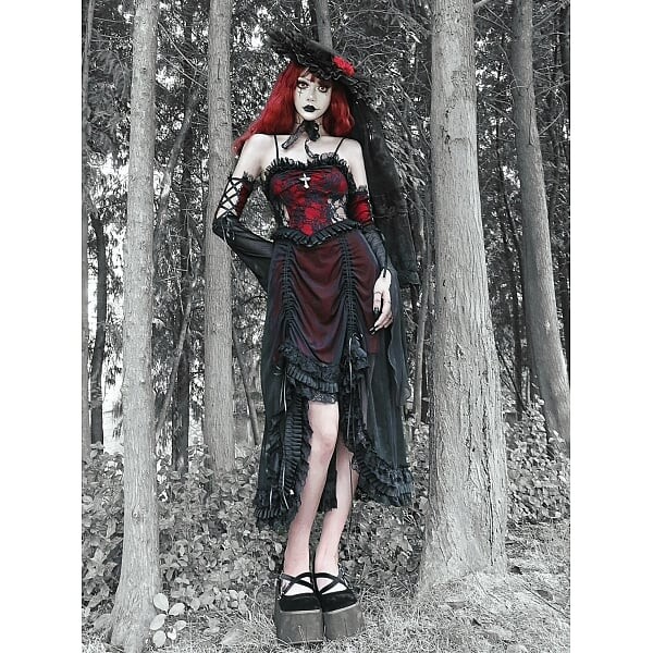 Robe noire et rouge dentelle 