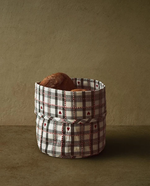 CORBEILLE À PAIN COTON CŒURS NOËL - TOUT AFFICHER - NOËL | Zara Home France | Zara Home France