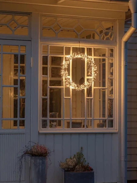 Couronne décorative LED d'intérieur/extérieur à intensité variable Nika | Westwing