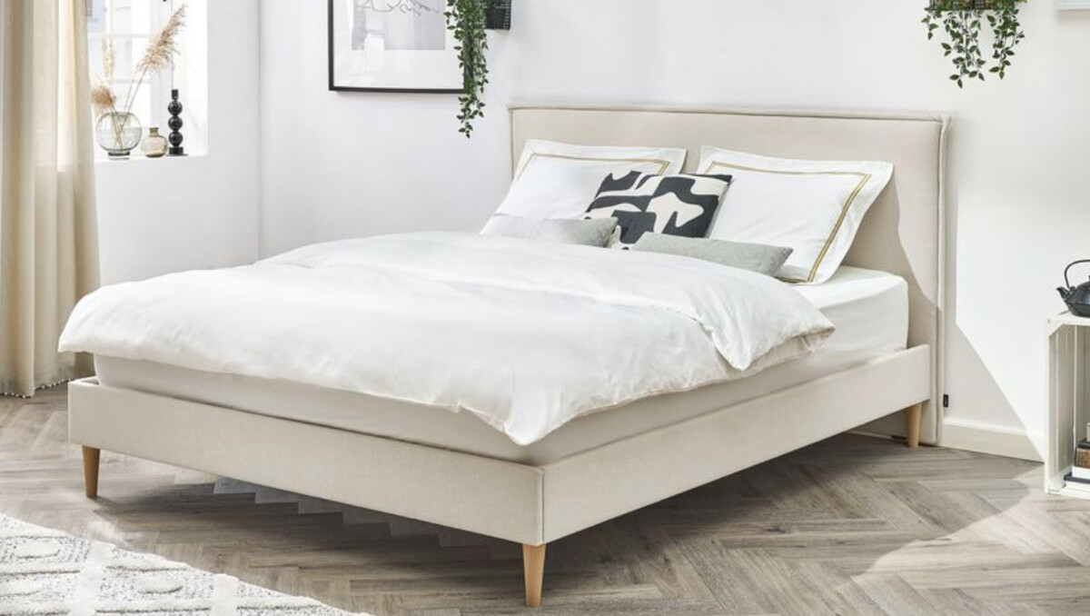 Lit 180x200 cm SARY avec lattes massives pieds bois naturel | BOBOCHIC ®