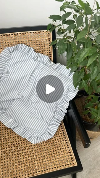 Agathe 🌱 on Instagram: "Les mesures ⬇️Pour un coussin de Hxh centimètres :- un rectangle de H+4 par h+4- 2 rectangles de (H/2)+5 par (h/2)+5- une bande de (H+h) x 3 par 15cmj’espère que c’est assez clair 🙈par exemple pour un coussin de 50x30 centimètres :- 1 rectangle de 54 par 34cm- 2 rectangles de (50/2)+5 par (30/2)+5 donc 30x20cm- une bande de (50+30)x3 donc 240cmsi vous avez besoin envoyez moi un message 💌.#sewing #couture #tuto #slowfashion #tutocouture #coussin #diytutoriel couture facile pour débutant coussin à volants"