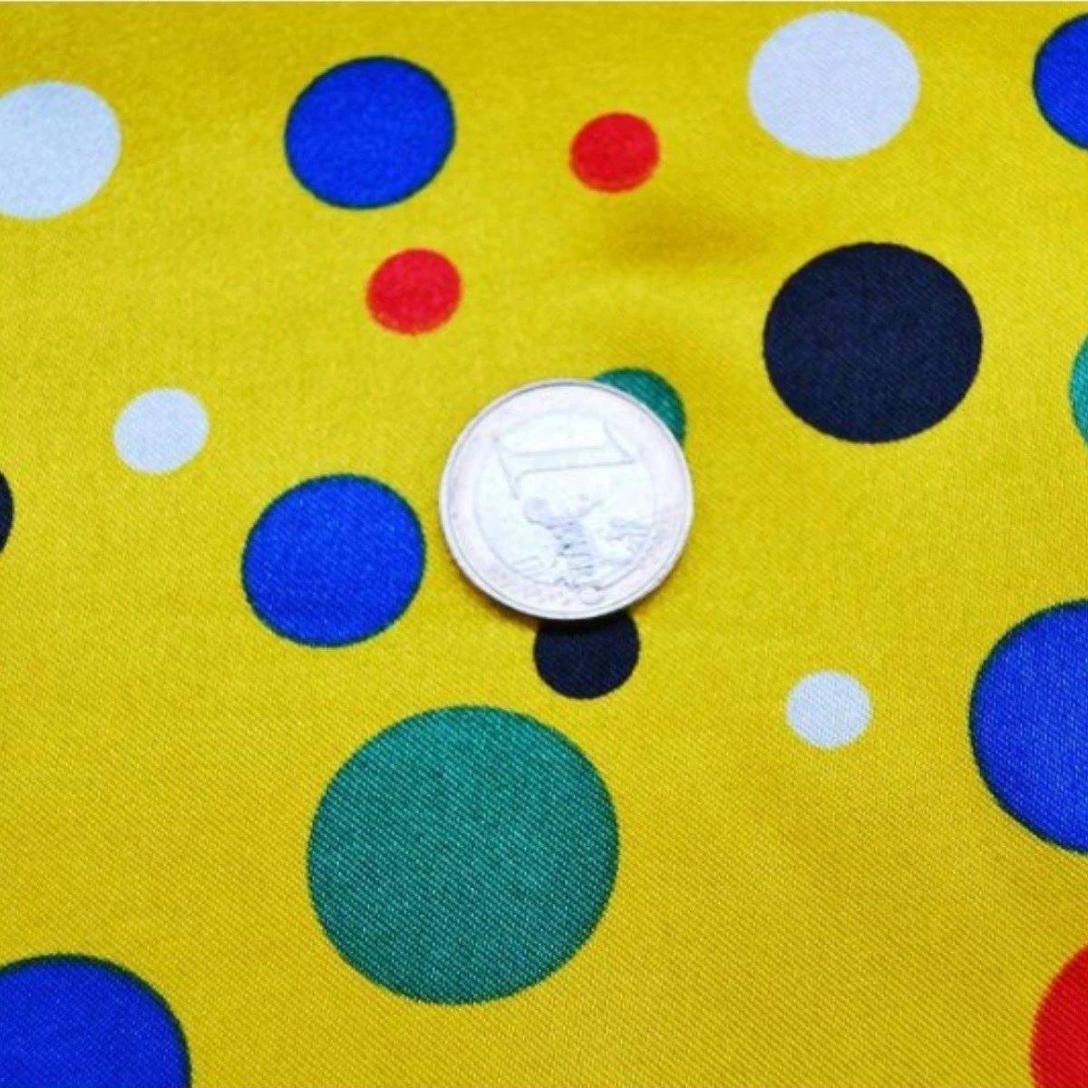 Tissu Satin Carnaval Gros Pois Multicolores fond Jaune au Mètre pour la confection de Déguisements