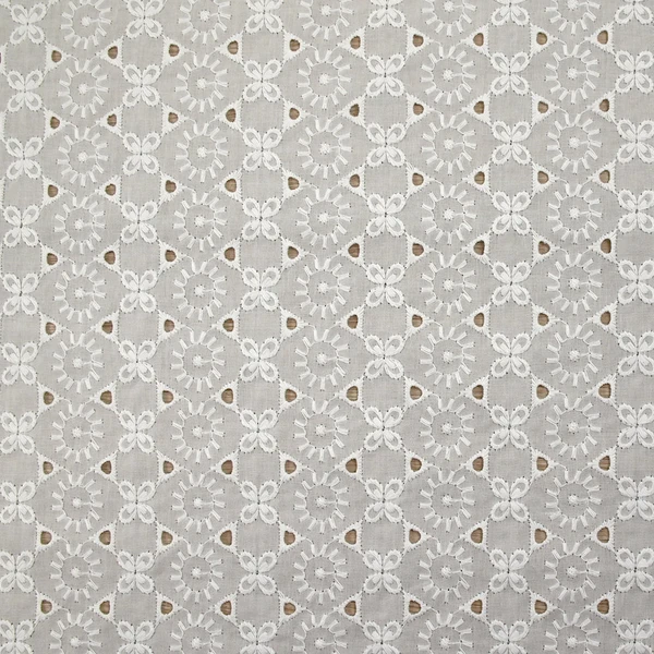 Broderie anglaise Ludmila blanc cassé