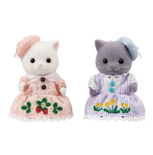Les jumelles Chat Persan en tenues brodées