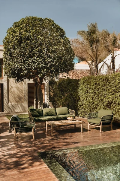 Salon de jardin Karvia composé d'un canapé 3 places, 2 fauteuils et table basse en aluminium et bois d'acacia