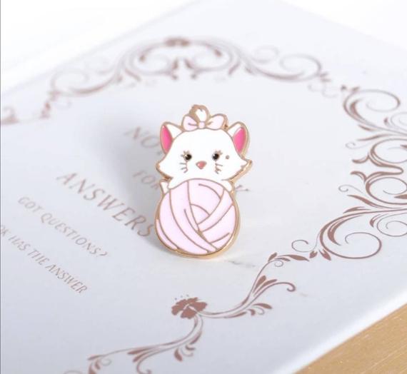 Pin's broche aristocat Disney,Disney Pins Disney Pin,Marie Disney Pin,InspiredDisney  ,enamel pin, Marie,broche Marie les aristochats,cat pin