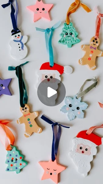 Lydia Rowley sur Instagram: "✨🎄 DIY ORNAMENTS 🎄✨
•
I’ve been making my own tree decorations with air dry clay using cookie cutters! I painted with acrylic, finished with gloss varnish and ribbon🎄🎀✨
•
•
•
•
•
#baubles #diychristmas #diychristmasdecor #diychristmascrafts #claycreations #diyornaments #diychristmasdecor #clayartist #diyvase #claysculpture #claylove #recycleandplay #recyclemeplay #recycledhome #upcycledart #diychristmasdecor #diygirl #sustainablecraft #zerowastelifestyle"