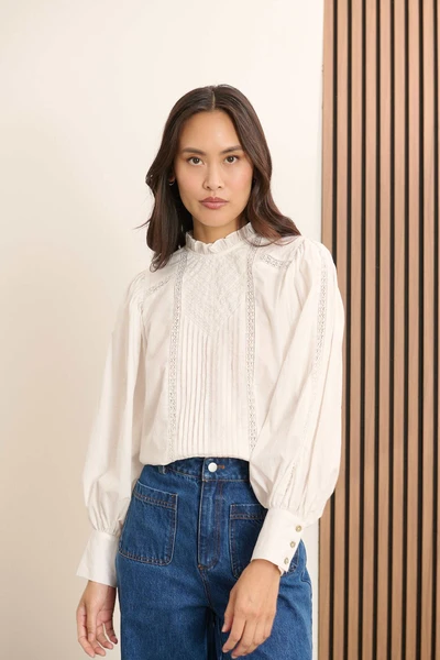 Blouse col volanté en dentelle BELLA