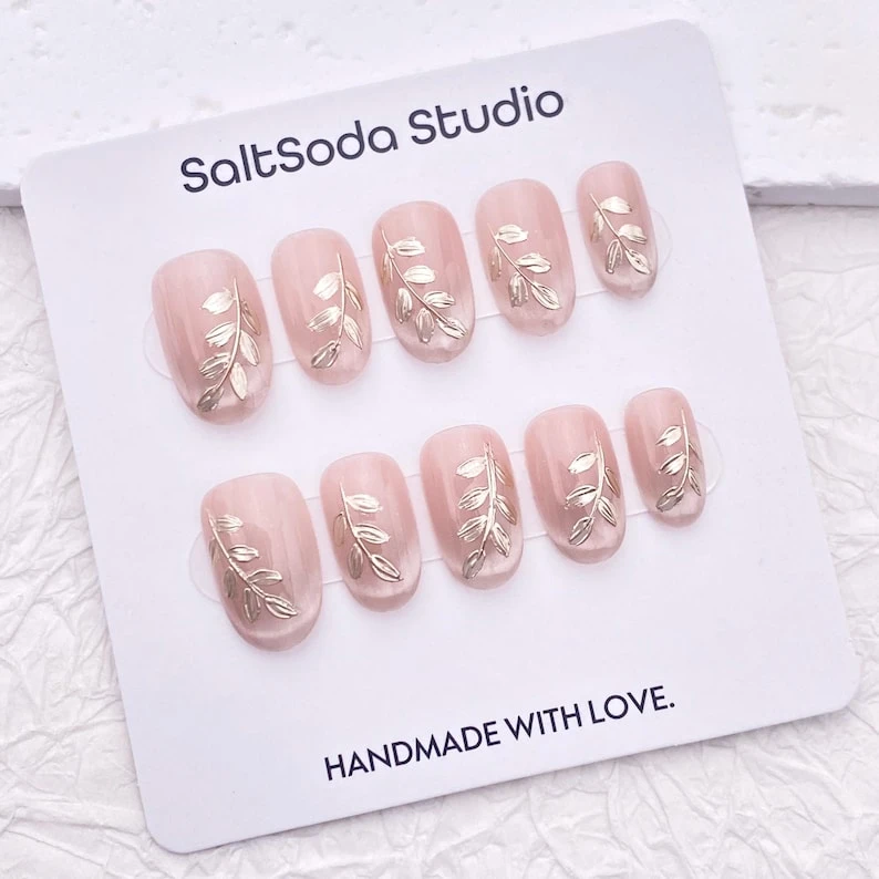 Presse-ongles à la feuille d'or : oeil de chat rose clair, ovale court