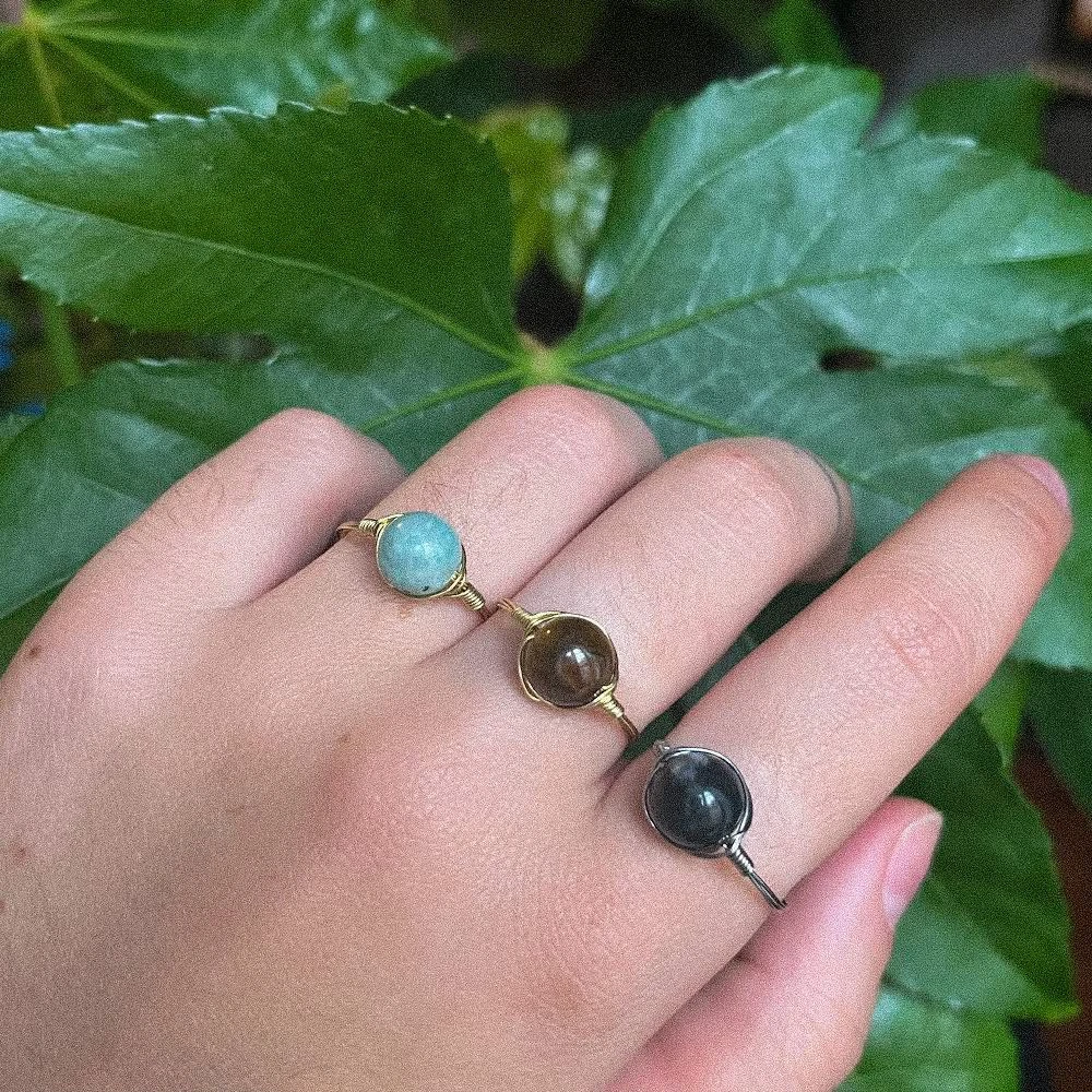 Diana - Bague "wire wrapping" avec une perle ronde de pierre naturelle (personnalisable)- Doré/Argenté