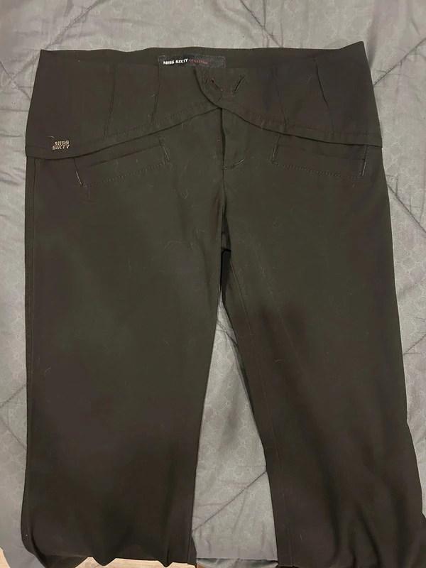 Pantalone a vita bassa