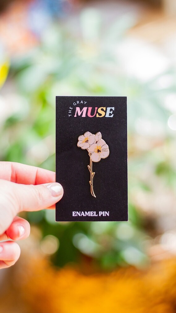 Épingle en émail de fleur de cerisier, cadeau en fleurs de cerisier, épinglette pour les amoureux des fleurs, badge en fleurs de cerisier, épingle à broche en fleurs de cerisier, accessoire botanique