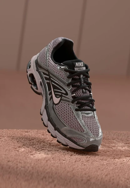 AIR MAX MOTO 2K - Baskets basses - light bone/desert ochre/baroque brown/coconut milk/phantom/sail