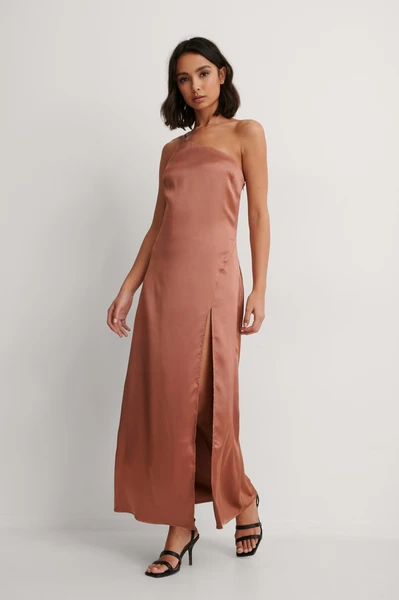 Robe En Satin Asymétrique Fendue Sur Le Côté Rose
