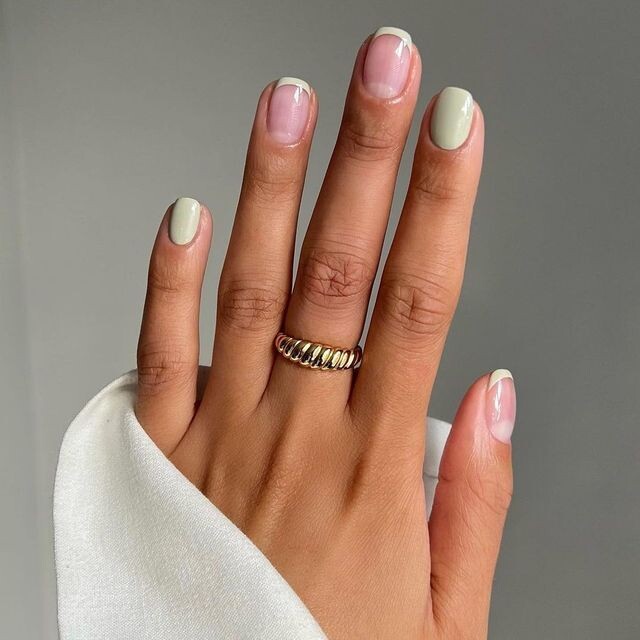 pose de vernis semi-permanent main