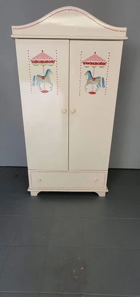 Armoire enfant, bois massif, fait main, blanc ivoire, motifs chev