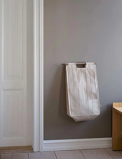 ReCollector Stylish Wall-mounted Laundry Bag (Chestnut Red) - 79 € | Boozt.com