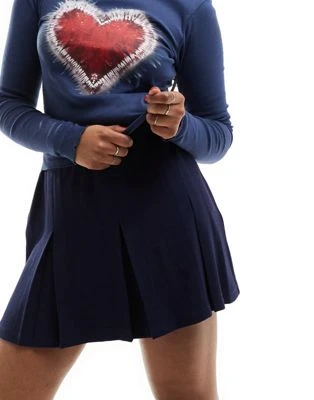 ASOS DESIGN - Mini-jupe plissée en sergé - Bleu marine