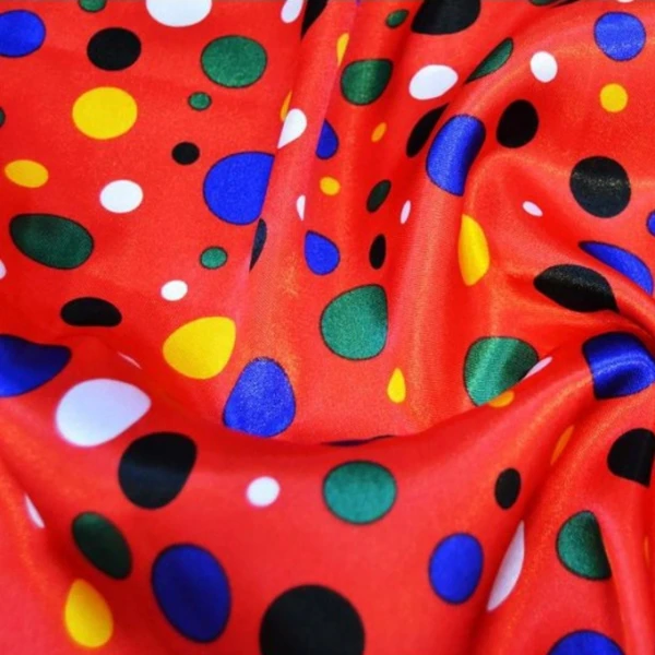 Tissu Satin Carnaval Petits Pois Multicolores fond Rouge au Mètre pour créer vos Déguisements