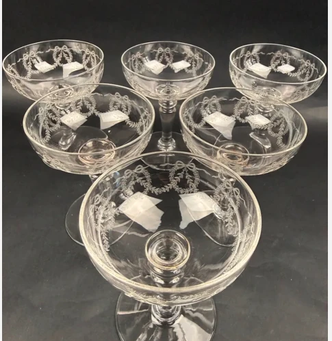 Suite de 6 coupes à champagne en cristal gravé, lot n°1
