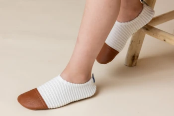 Chaussons souples enfant | Made in France | Les Pas Petits - Vont dans l'eau, le sable et sont anti-dérapants