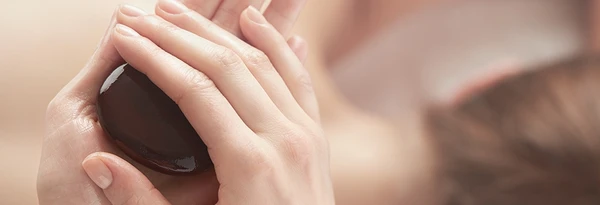 ÉVASION AFRICAINE [ Karité & Graines Chaudes d’Entada ] - Instituts de beauté – Yves Rocher