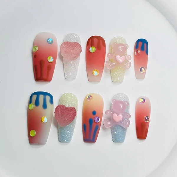 Coloré mignon rose Candy Crush Bear Gel Nails | Appuyez sur Nail | Ongles faits à la main | Art des ongles | Faux ongles | Clous de cercueil courts,
