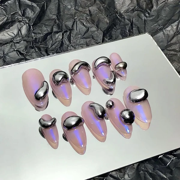 Gouttes d'argent 3D en rose amande pressée sur les ongles, faux ongles personnalisés, faux ongles, colle tendance sur les ongles, nail art de luxe