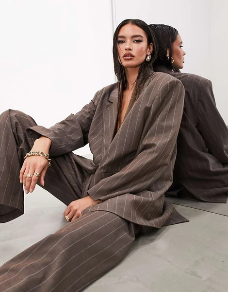 ASOS EDITION - Blazer oversize avec ceinture à fines rayures - Marron