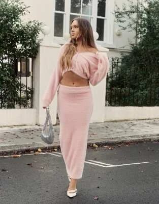 Exclusivité - The Frolic x Bella Stovey - Gilet d'ensemble boutonné et duveteux à boutons ornés de cristaux - Rose