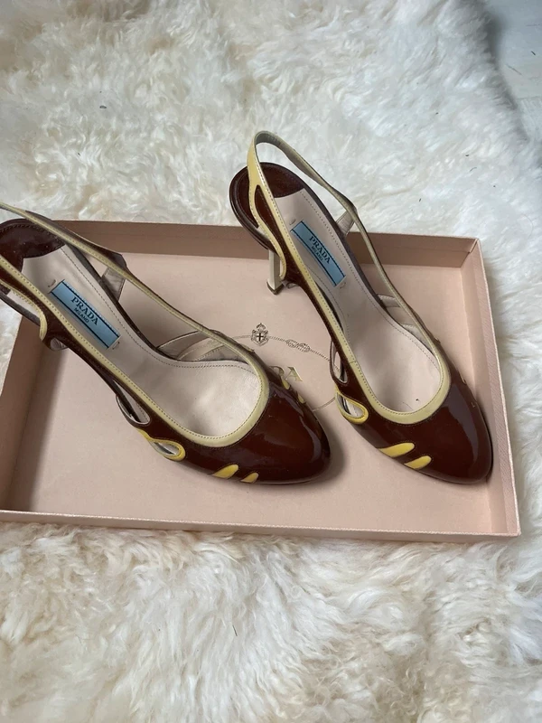 Escarpins Prada Vernis Marin et Jaune 38,5