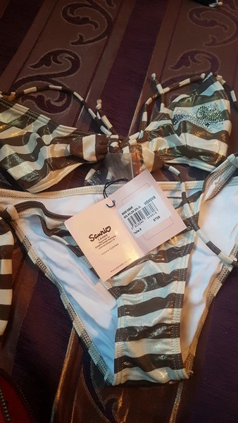 Maillot de bain neuf avec étiquette