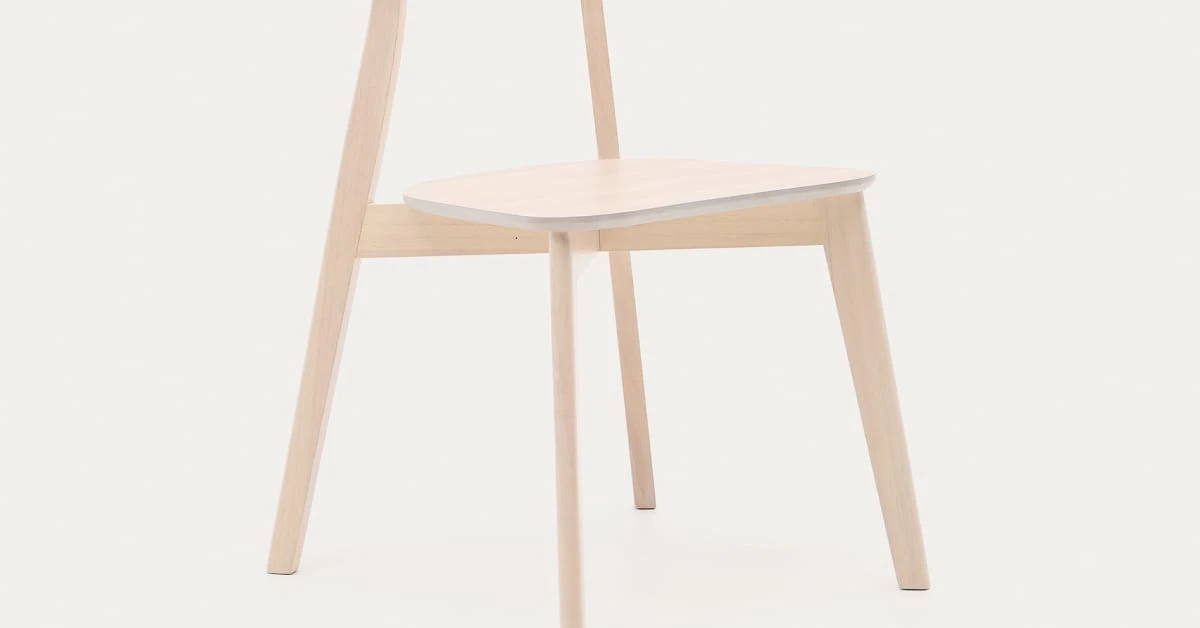 Chaise Safina en placage de chêne et bois d'hévéa | Kave Home France