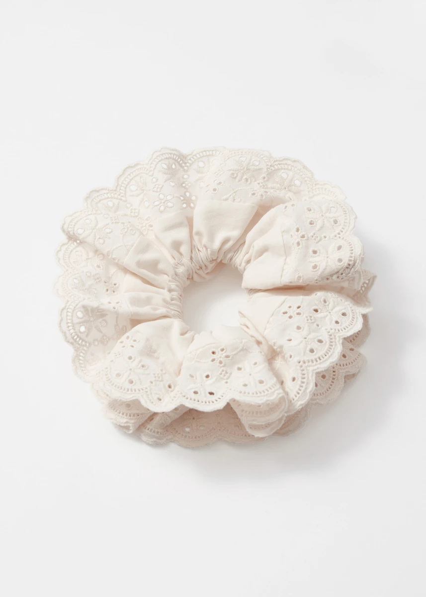 Chouchou à broderie anglaise