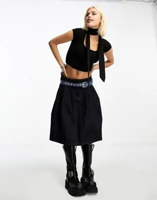 Daisy Street - T-shirt crop top à encolure carrée et détail foulard - Noir