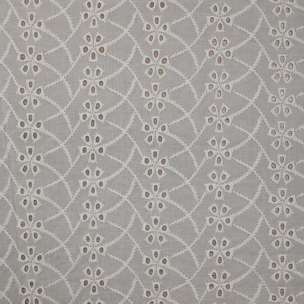 Broderie anglaise festonnée Tonga fond blanc cassé