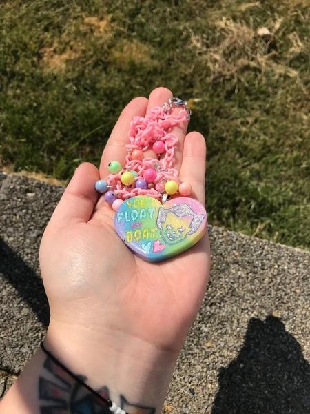 Collier C'est le clown, pastel, effrayant, spoopy, ça, clown, halloween, kawaii, gros collier, chaîne rose, C'est le clown