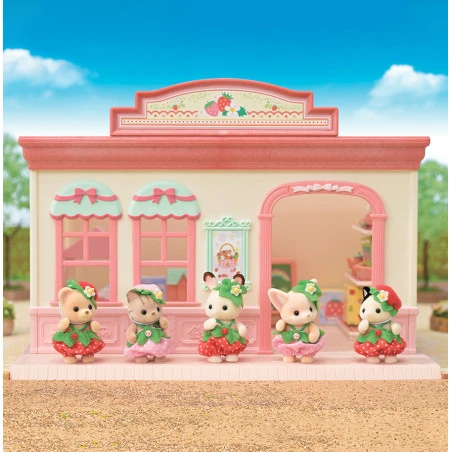 Les bébés fraises des bois