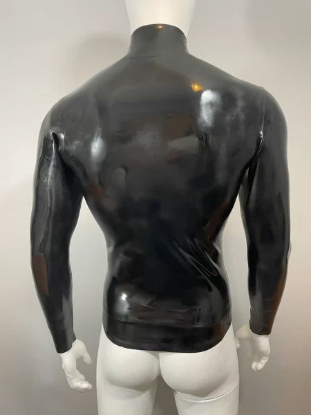 T-shirt à manches longues et col haut en latex avec fermeture éclair sur le devant