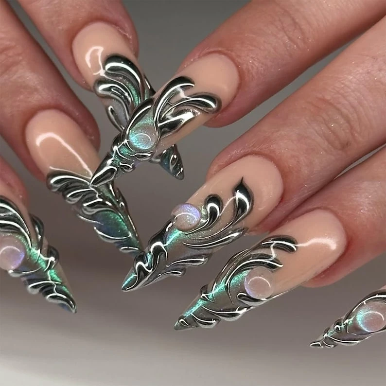 Presse-ongles holographique chromé | Ongles sculptés métalliques de luxe | Conception d'ongles tendance | Nail art de luxe pour événements