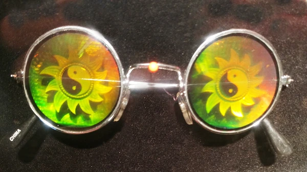 Hologram yin yang sun sunglasses