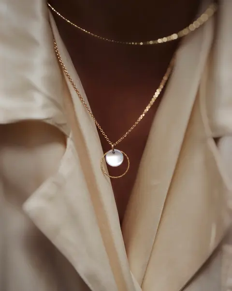 Collier cerclage nacre 10mm (personnalisable)