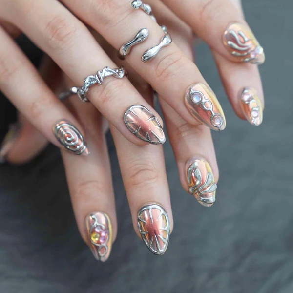 Ongles chromés à presser : amande courts, ongles de luxe faits main