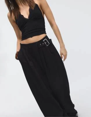 Stradivarius - Pantalon fluide avec boucle - Noir