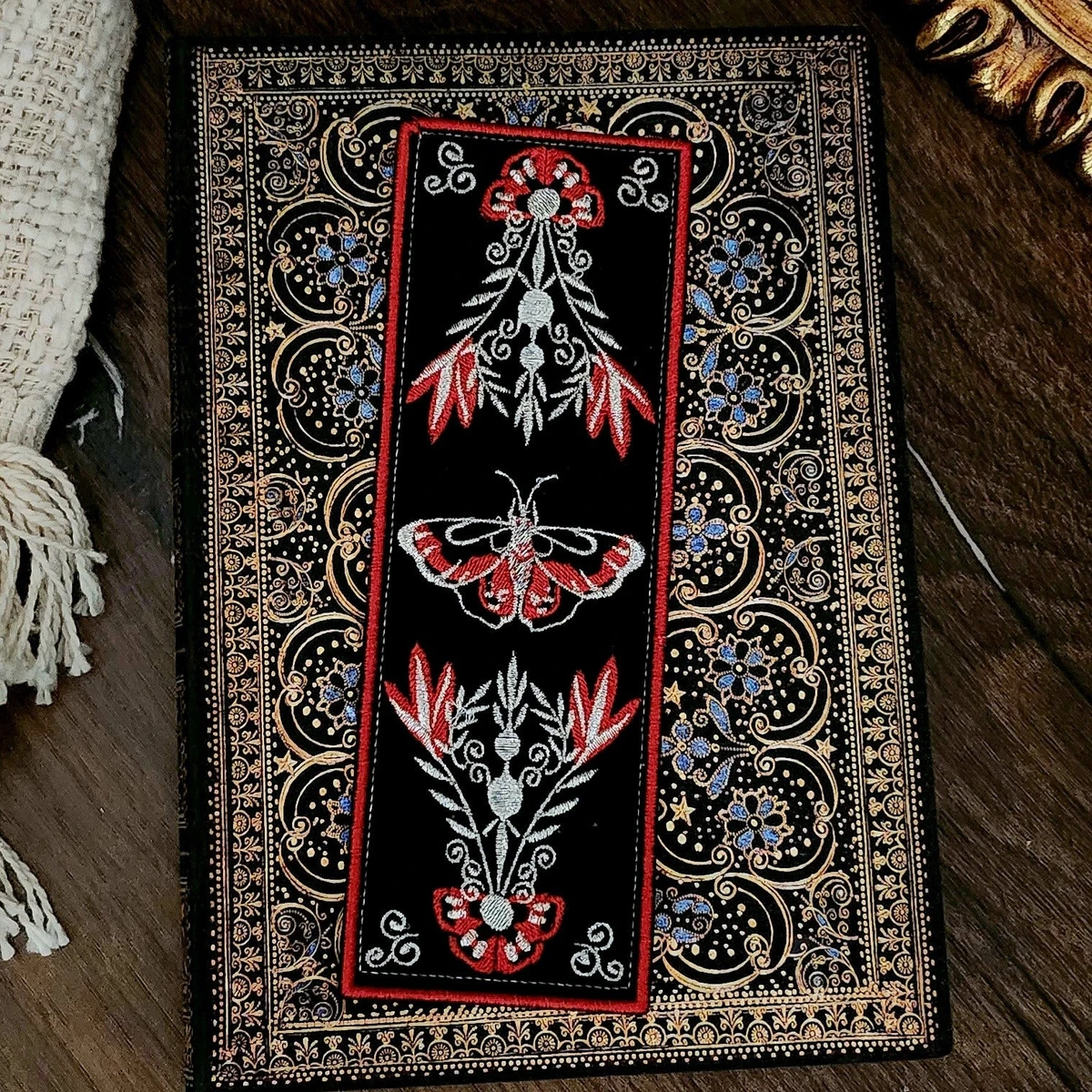 Marque-pages brodé « Red Papilio »