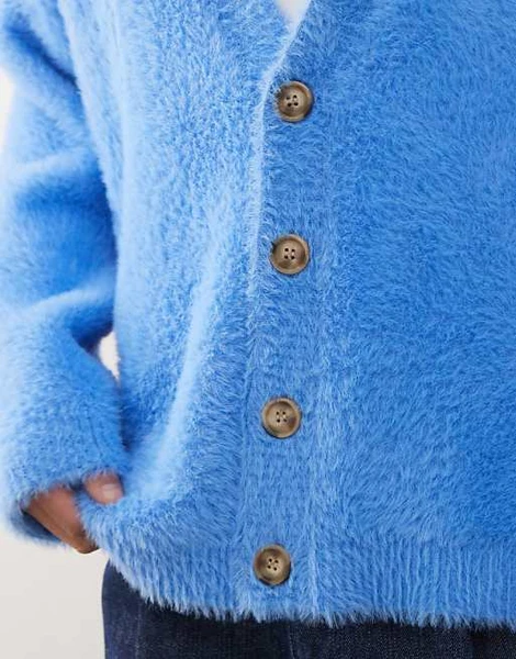 COLLUSION - Gilet en maille duveteuse - Bleu