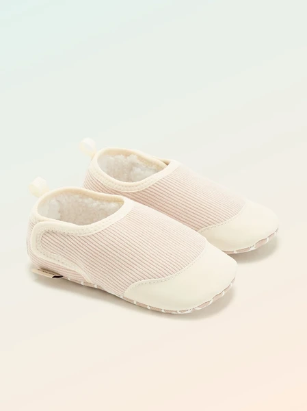 Chaussons côtelés à scratchs