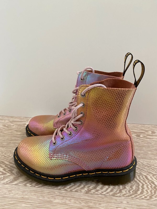 Dr Martens ecailles roses