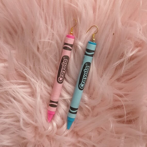 Boucles d’oreilles crayons crayola / boucles d’oreilles en cire de crayon.