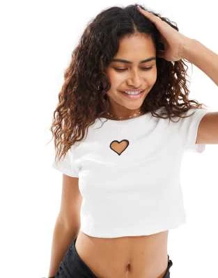 Noisy May - T-shirt crop top effet rétréci avec découpe cœur - Blanc